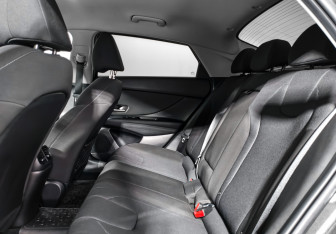 Подержанный автомобиль Hyundai Elantra Sedan 2021 года (12 фото)