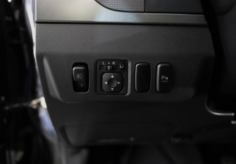 Подержанный автомобиль Mitsubishi Pajero 2013 года (16 фото)