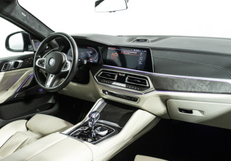 Подержанный автомобиль BMW X6 2020 года (9 фото)