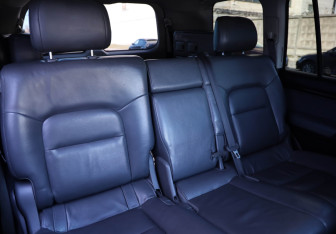 Подержанный автомобиль Toyota Land Cruiser Suv 2008 года (11 фото)