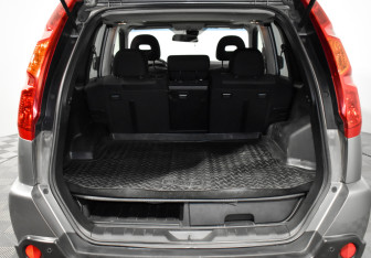 Подержанный автомобиль Nissan X-Trail 2010 года (19 фото)