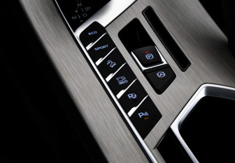 Подержанный автомобиль Geely Coolray 2023 года (20 фото)