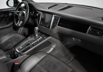 Подержанный автомобиль Porsche Macan 2017 года (15 фото)
