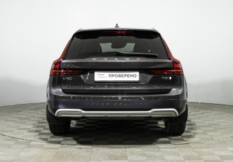 Подержанный автомобиль Volvo V90 Cross Country 2020 года (6 фото)