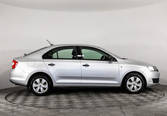 Подержанный автомобиль Skoda Rapid Liftback 2017 года (4 фото)