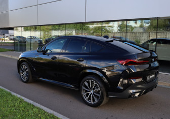 Подержанный автомобиль BMW X6 2021 года (6 фото)