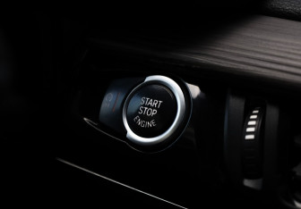 Подержанный автомобиль BMW X5 2013 года (25 фото)