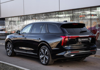 Подержанный автомобиль Hongqi E-HS9 2021 года (8 фото)