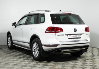 Подержанный автомобиль Volkswagen Touareg 2014 года (7 фото)