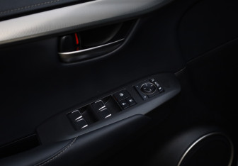 Подержанный автомобиль Lexus NX 2017 года (22 фото)