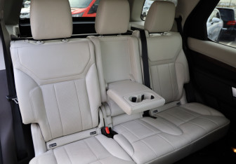 Подержанный автомобиль Land Rover Discovery 2017 года (27 фото)