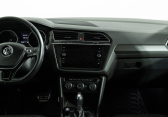 Подержанный автомобиль Volkswagen Tiguan 2019 года (14 фото)