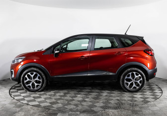 Подержанный автомобиль Renault Kaptur 2020 года (8 фото)