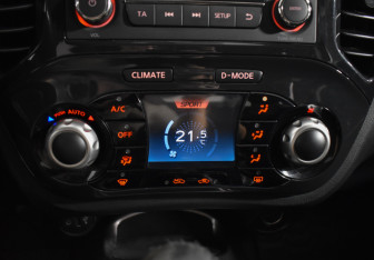 Подержанный автомобиль Nissan Juke 2011 года (15 фото)
