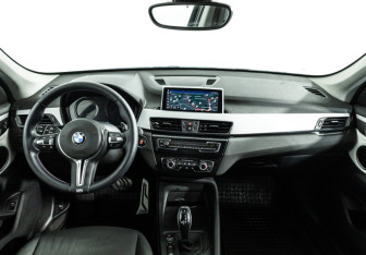 Подержанный автомобиль BMW X1 2019 года (13 фото)