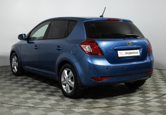 Подержанный автомобиль Kia Ceed Hatchback 2011 года (7 фото)