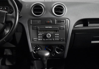 Подержанный автомобиль Ford Fusion 2008 года (13 фото)