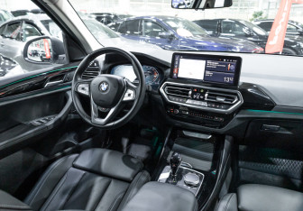 Подержанный автомобиль BMW X3 2022 года (15 фото)