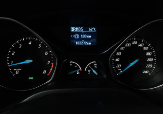 Подержанный автомобиль Ford Focus Wagon 2012 года (12 фото)