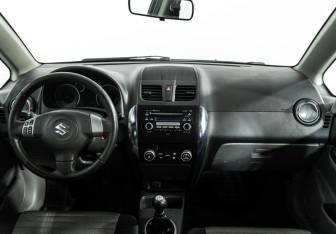 Подержанный автомобиль Suzuki SX4 Hatchback 2012 года (13 фото)