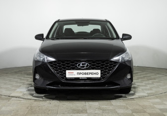 Подержанный автомобиль Hyundai Solaris Sedan 2021 года (2 фото)