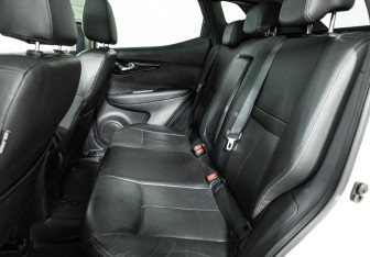 Подержанный автомобиль Nissan Qashqai 2017 года (10 фото)