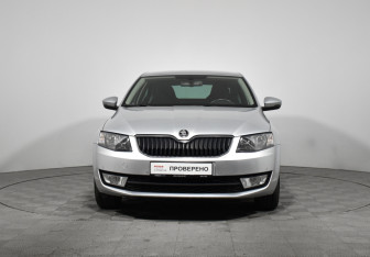 Подержанный автомобиль Skoda Octavia Liftback 2015 года (2 фото)