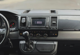 Подержанный автомобиль Volkswagen Caravelle 2019 года (16 фото)