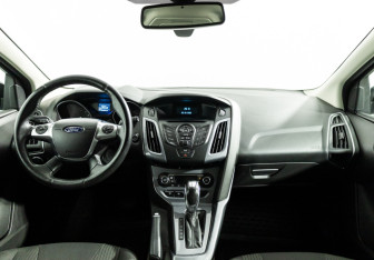 Подержанный автомобиль Ford Focus Hatchback 2014 года (13 фото)
