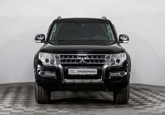 Подержанный автомобиль Mitsubishi Pajero 2015 года (3 фото)