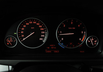 Подержанный автомобиль BMW X5 2016 года (12 фото)