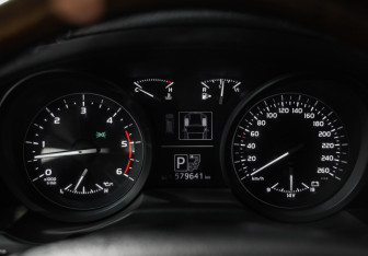 Подержанный автомобиль Toyota Land Cruiser Suv 2014 года (14 фото)