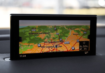 Подержанный автомобиль Audi Q7 2015 года (15 фото)