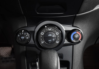 Подержанный автомобиль Ford Fiesta Hatchback 2017 года (17 фото)