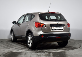 Подержанный автомобиль Nissan Qashqai 2008 года (7 фото)