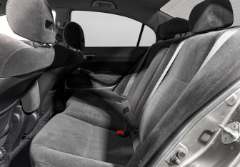 Подержанный автомобиль Honda Civic Sedan 2007 года (12 фото)