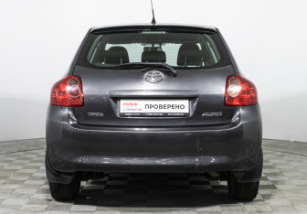 Подержанный автомобиль Toyota Auris Hatchback 2008 года (6 фото)