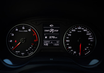 Подержанный автомобиль Audi A3 Sedan 2017 года (18 фото)