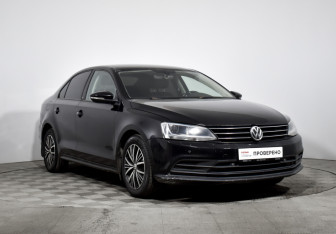 Подержанный автомобиль Volkswagen Jetta Sedan 2017 года (3 фото)