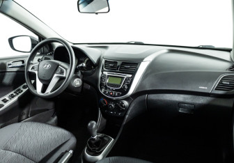 Подержанный автомобиль Hyundai Solaris Sedan 2012 года (9 фото)