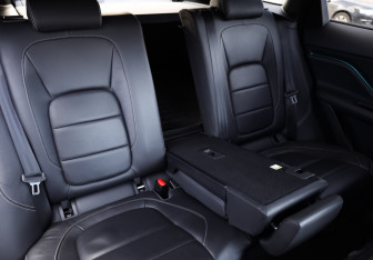 Подержанный автомобиль Jaguar F-Pace 2018 года (30 фото)