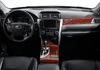 Подержанный автомобиль Toyota Camry Sedan 2014 года (15 фото)