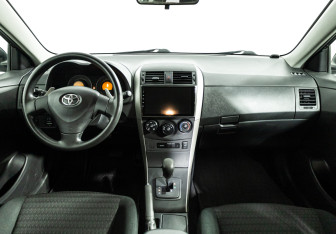 Подержанный автомобиль Toyota Corolla Sedan 2008 года (13 фото)