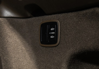 Подержанный автомобиль Porsche Macan 2015 года (29 фото)