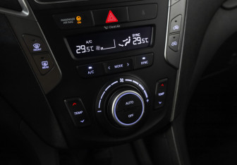 Подержанный автомобиль Hyundai Santa Fe 2017 года (15 фото)