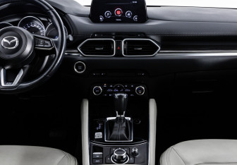 Подержанный автомобиль Mazda CX-5 2018 года (12 фото)