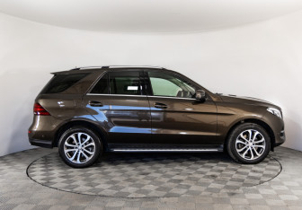 Подержанный автомобиль Mercedes-Benz GLE 2016 года (4 фото)