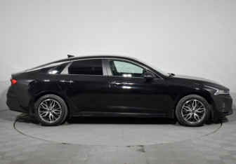 Подержанный автомобиль Kia K5 2021 года (4 фото)