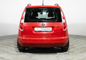 Подержанный автомобиль Skoda Roomster 2014 года (6 фото)