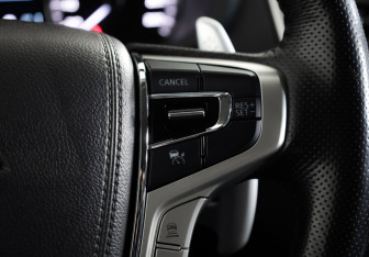 Подержанный автомобиль Mitsubishi Pajero Sport 2018 года (11 фото)